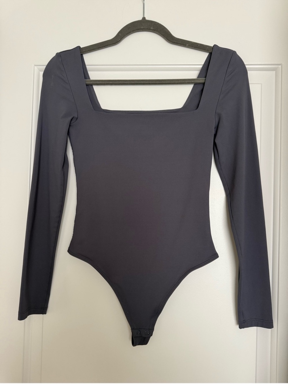 Aritzia Babaton Longsleeve Square Neck Bodysuit